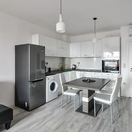 La Flat 9 Parking And Access Golden Sands